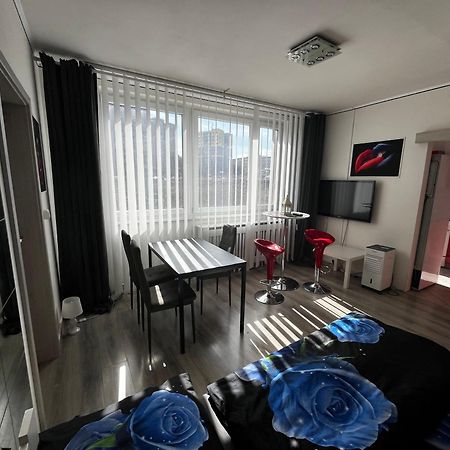 Monfas Apartment Barrandov Prag Exteriör bild