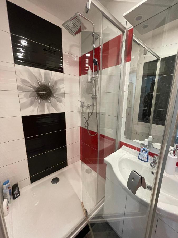 Monfas Apartment Barrandov Prag Exteriör bild