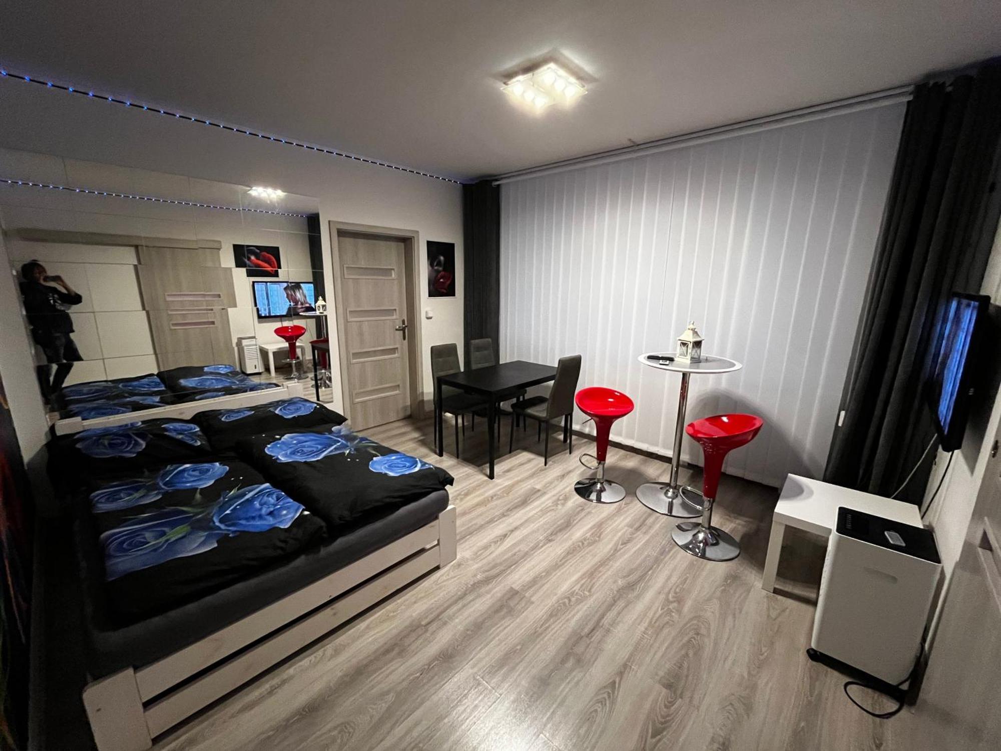 Monfas Apartment Barrandov Prag Exteriör bild